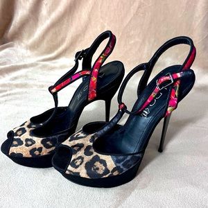 Strappy heeled sandal